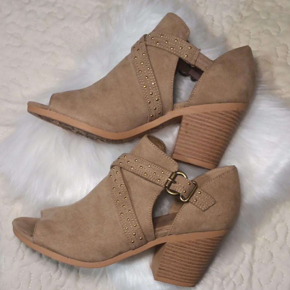ROCKET DOG  Brown Peep Toe Block Heels